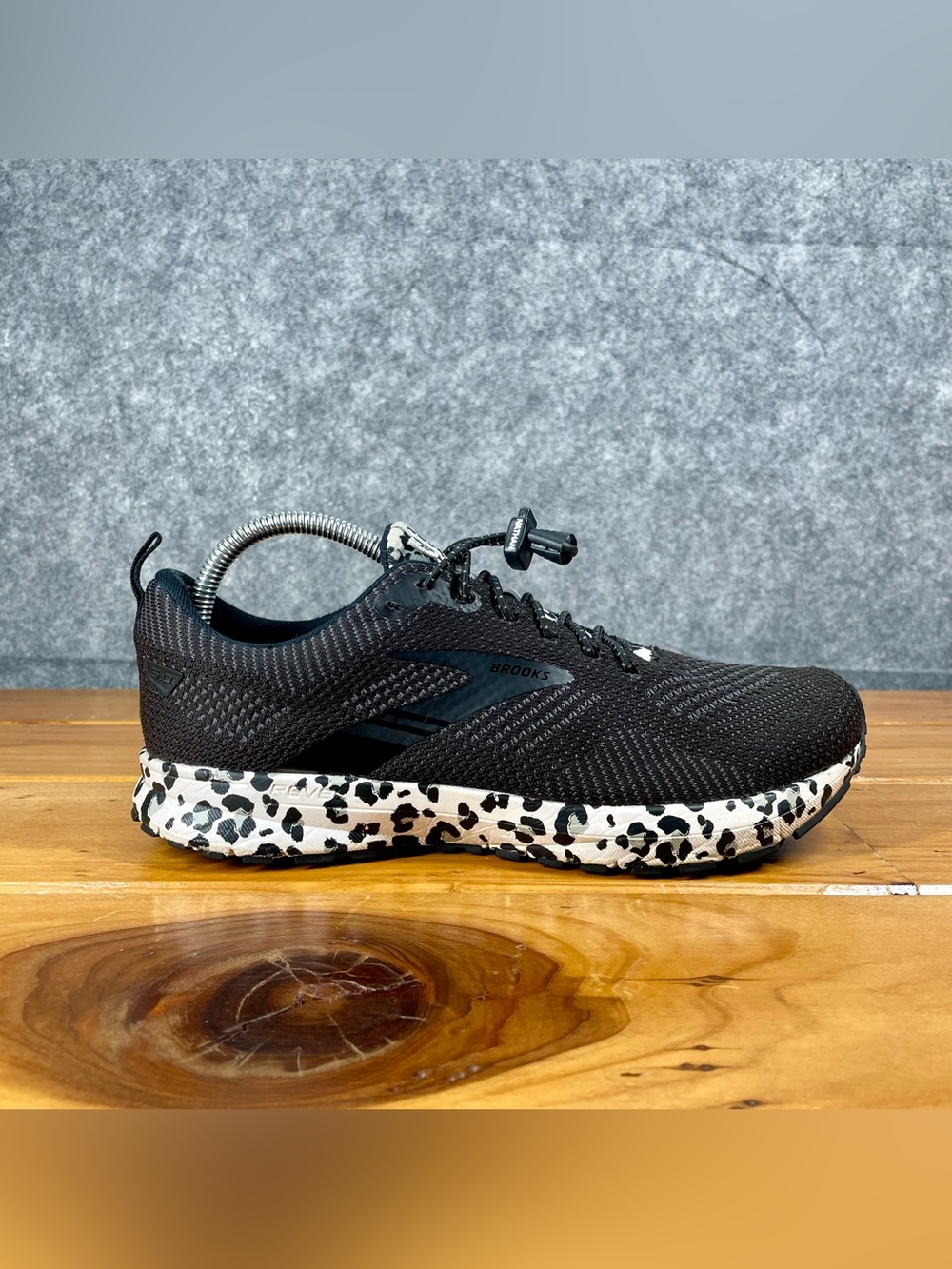 Brooks Revel 5 Womens 9.5 B Black White Leopard Oreo Running Shoes 1203611B095 - Picture 8 of 16